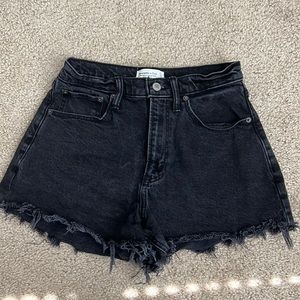 Abercrombie 90’s relaxed cutoff short